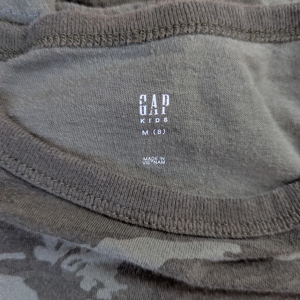 GAP Kid's Olive Green Camo Long-Sleeve Shirt Boys Size 8